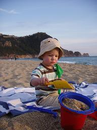Kind am Strand